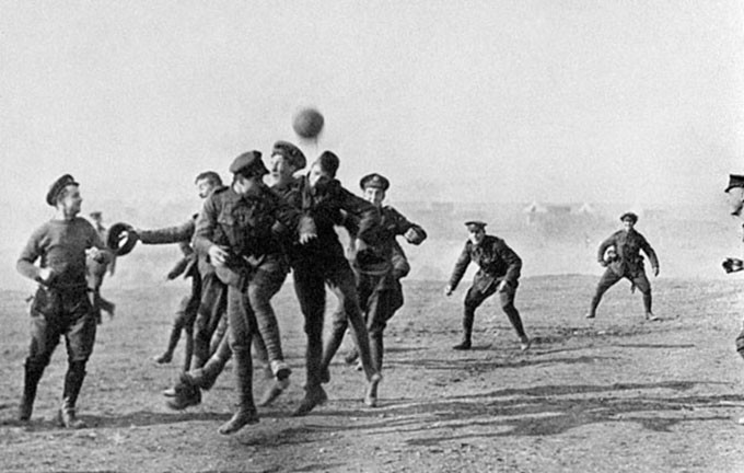 Bóng đá Anh vẫn tiếp diễn bất chấp cuộc thế chiến I diễn ra