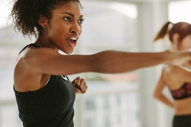 Tập thể dục     Hoạt động thể chất thường xuyên có thể làm giảm nguy cơ ung thư vú. Các chuyên gia nói rằng bạn nên tập thể dục vừa phải, từ 75 đến 150 phút mỗi tuần.  