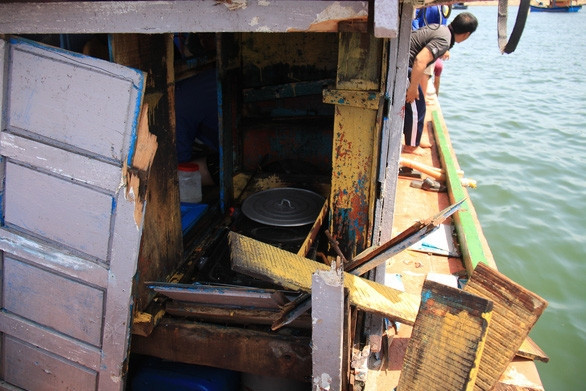 Phản đối hải cảnh Trung Quốc đâm, cướp phá tàu cá Việt Nam - Ảnh 1.