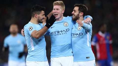 De Bruyne (giữa) còn cách kỷ lục kiến tạo trong lịch sử Premier League 4 đường chuyền thành bàn