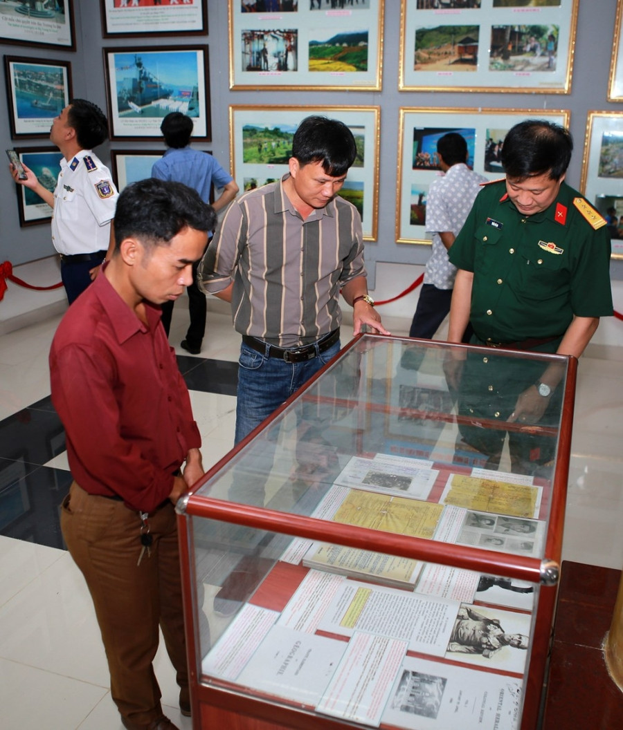 Exhibition proves Vietnam’s sovereignty over archipelagos hinh anh 2