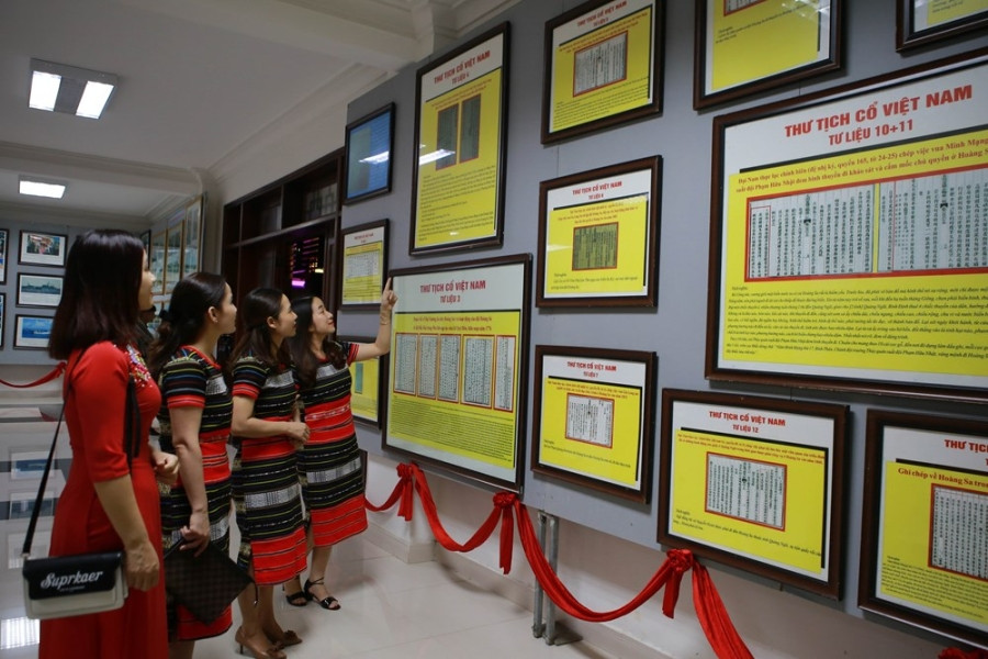 Exhibition proves Vietnam’s sovereignty over archipelagos hinh anh 3