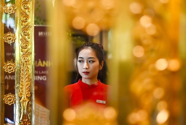 Báo chí quốc tế sửng sốt trước khách sạn dát vàng ở Việt Nam - 9
