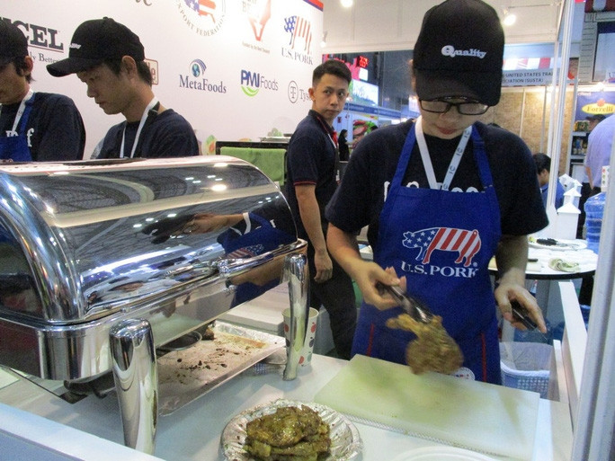Giá thịt heo Việt Nam cao gấp 5 lần ở Mỹ - Ảnh 1.