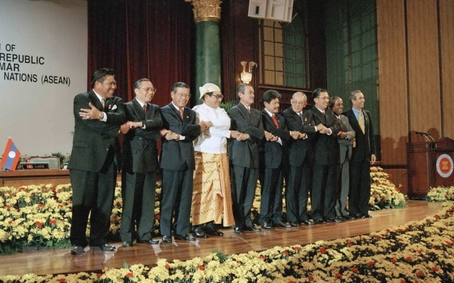 25 nam Viet Nam gia nhap ASEAN: Viet Nam vung buoc tren duong hoi nhap hinh anh 4