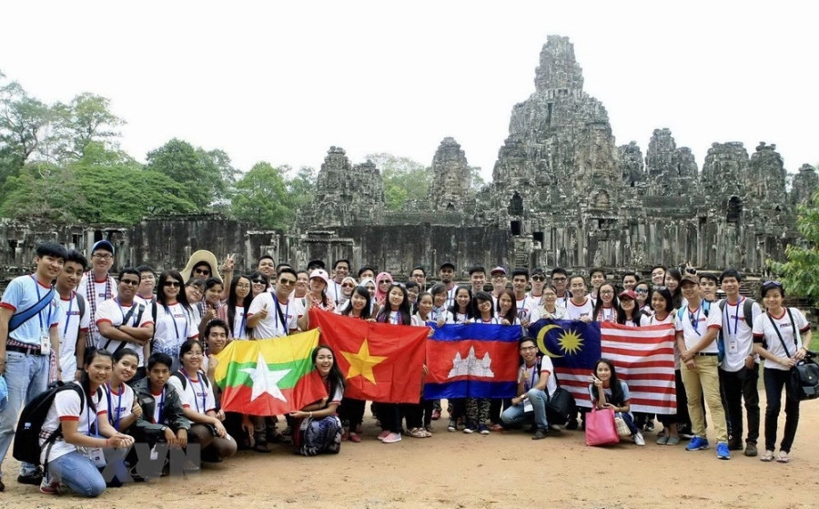 25 nam Viet Nam gia nhap ASEAN: Viet Nam vung buoc tren duong hoi nhap hinh anh 25