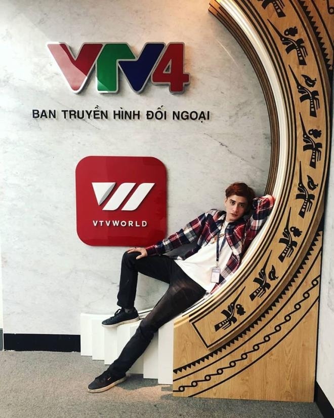 Vẻ điển trai của MC người Nga từng gây sốt trên VTV - 2