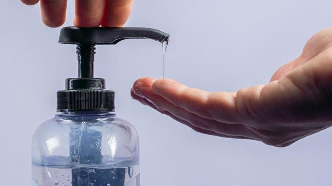 Những sai lầm khi sử dụng nước rửa tay khô bạn cần tránh - 1