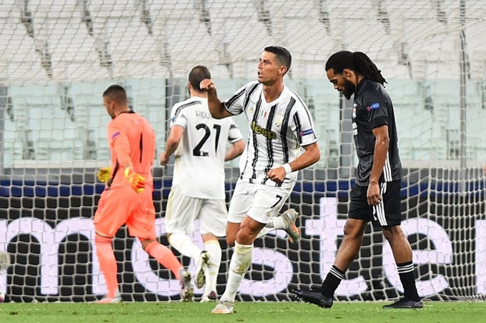Ronaldo tỏa sáng nhưng Juventus vẫn bị loại