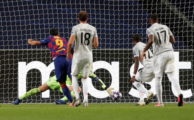 Suarez ghi bàn thắng thứ 2 cho Barca
