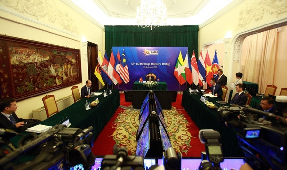 Bloomberg: Việt Nam ủng hộ nỗ lực duy trình hòa bình ở Biển Đông của Mỹ - Ảnh 1.