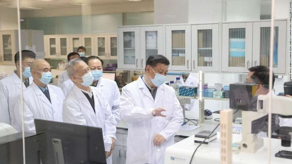 Trung Quốc sẽ ưu tiên tiêm vắc xin COVID-19 cho nhân viên y tế tuyến đầu - Ảnh 1.
