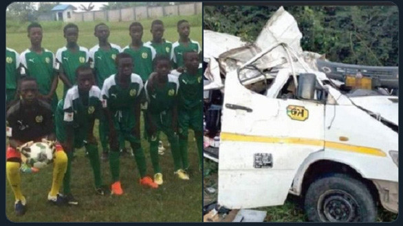 Xe buýt lao xuống sông, 8 cầu thủ trẻ Ghana tử vong - Ảnh 1.