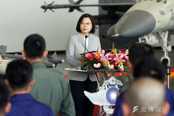 Bà Thái Anh Văn ca ngợi phi công Đài Loan anh dũng chặn chiến đấu cơ Trung Quốc - Ảnh 1.