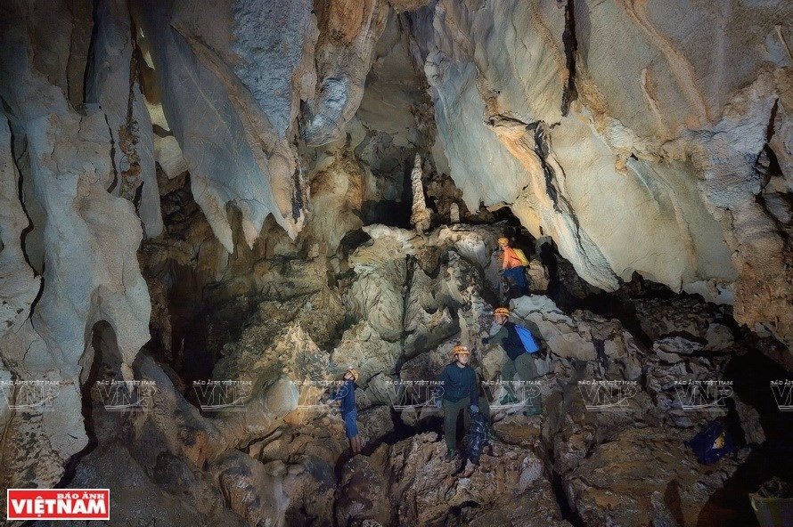 Exploring Cha Loi cave hinh anh 2