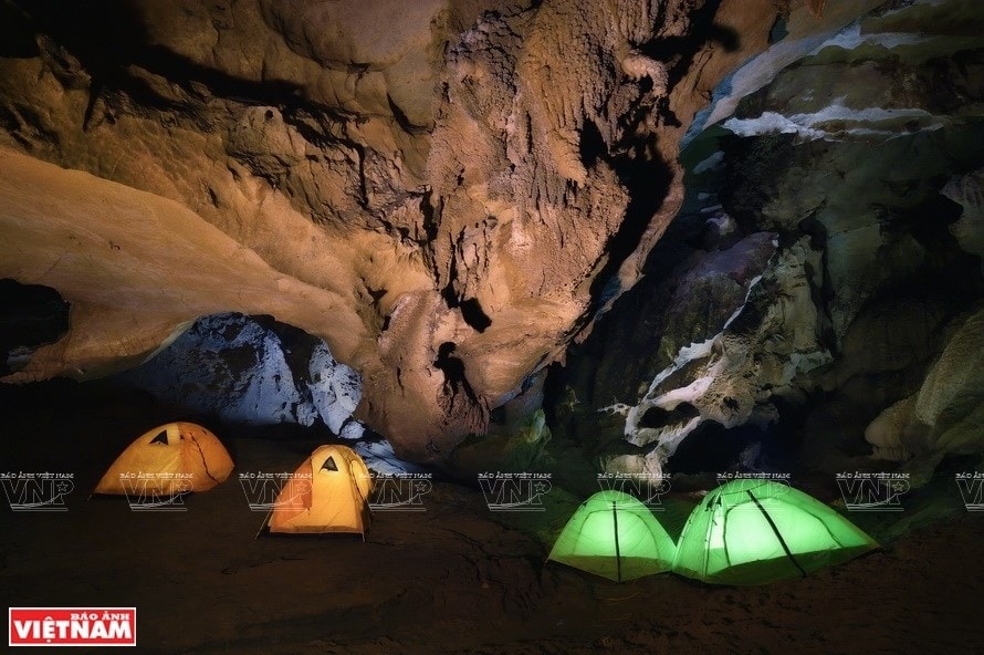 Exploring Cha Loi cave hinh anh 3