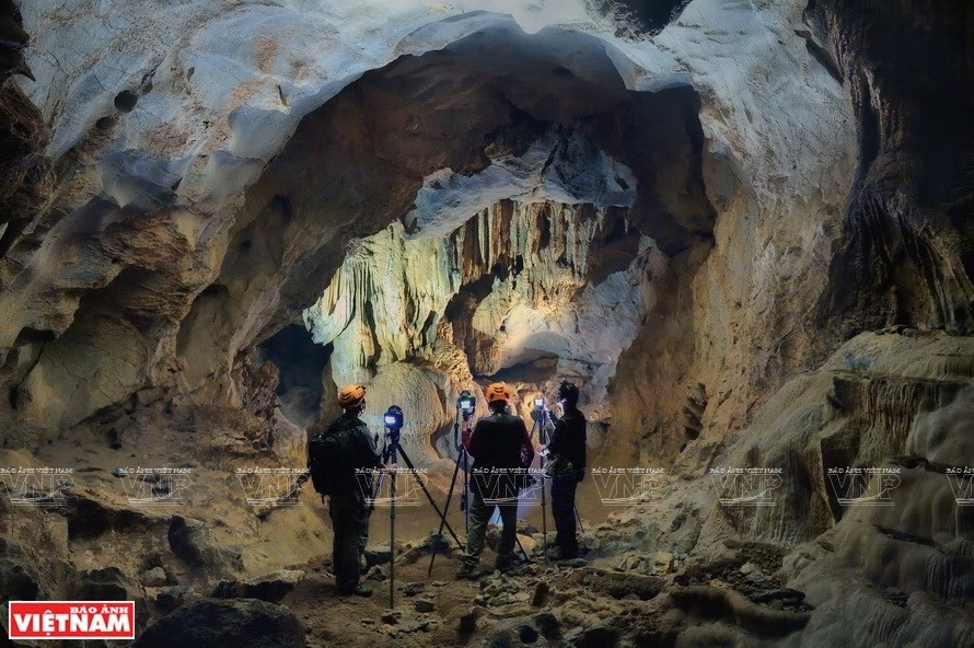 Exploring Cha Loi cave hinh anh 5