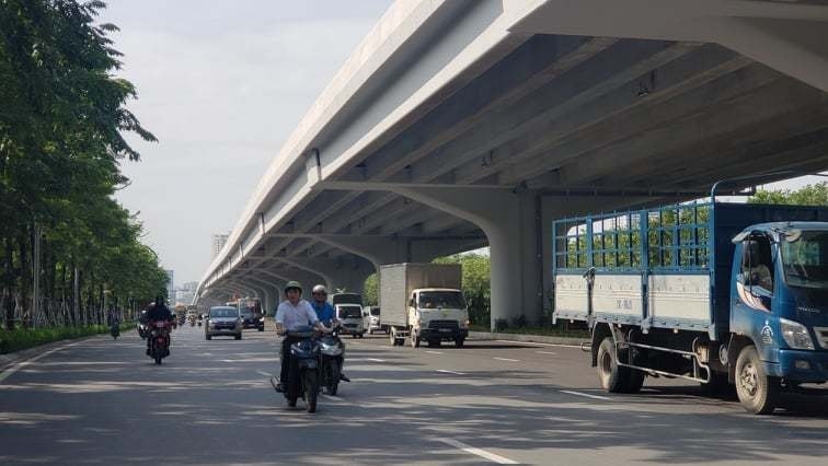 Ngắm tuyến đường trên cao hơn 5.300 tỷ ở Hà Nội trước ngày thông xe