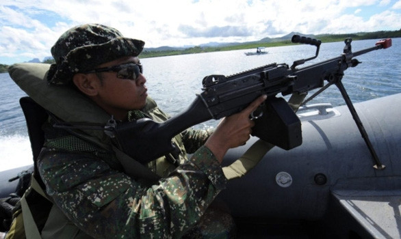 Philippines muốn dùng dân quân biển đối phó Trung Quốc - Ảnh 1.