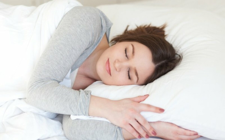 Thư giãn trước khi ngủ: Thư giãn bằng những bài tập yoga, tắm nước ấm, massage… sẽ giúp cơ thể bạn được thả lỏng và dễ đi vào giấc ngủ hơn.