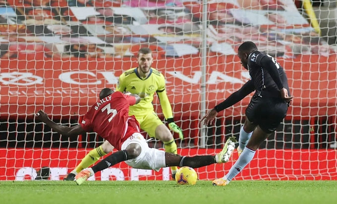 Pha cản phá xuất sắc của Bailly ở những phút cuối trận M.U vs Aston Villa giúp Quỷ đỏ giữ lại trọn 3 điểm