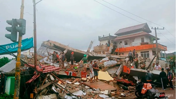 Động đất mạnh ở Indonesia, ít nhất 7 người chết, hơn 600 người bị thương - Ảnh 1.