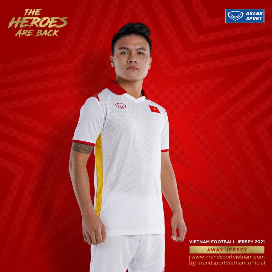 Quang Hải bảnh bao trong trang phục thi đấu mầu trắng (sân khách) của ĐT Việt Nam 2021 