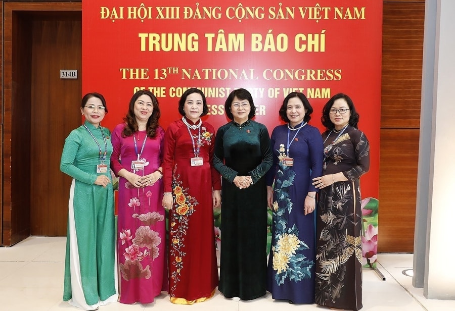 [Photo] 222 dai bieu nu tham du Dai hoi lan thu XIII cua Dang hinh anh 1