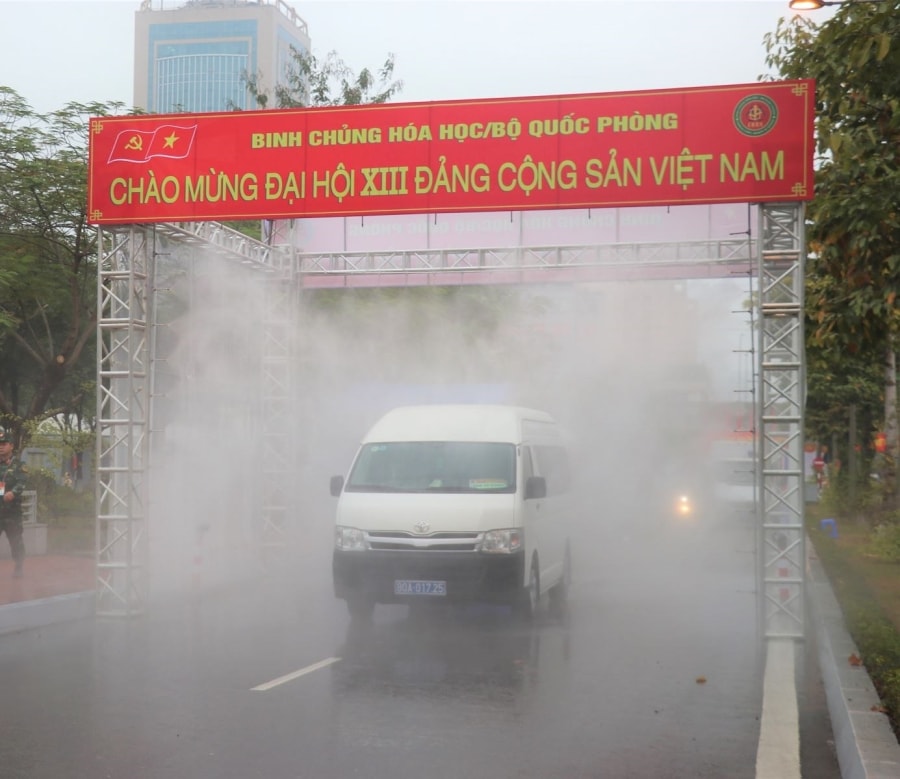 Toan bo phong vien phuc vu Dai hoi XIII cua Dang deo khau trang, de cao cong tac phong dich COVID-19 hinh anh 10