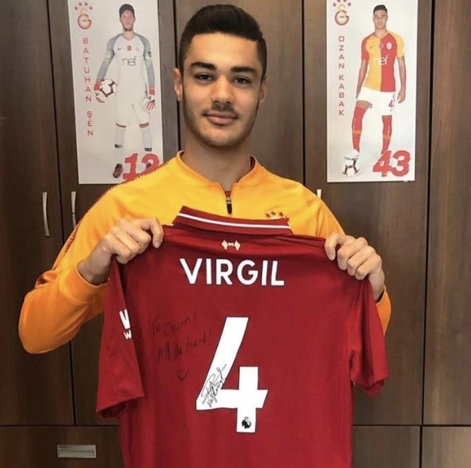 Van Dijk là thần tượng của Kabak