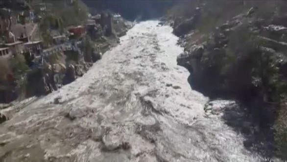 Sông băng ở Himalaya vỡ xuống đập thủy điện, khoảng 150 người nghi thiệt mạng - Ảnh 1.