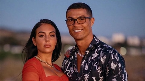 Ronaldo và bồ xinh ghi điểm bằng hành động nhân văn