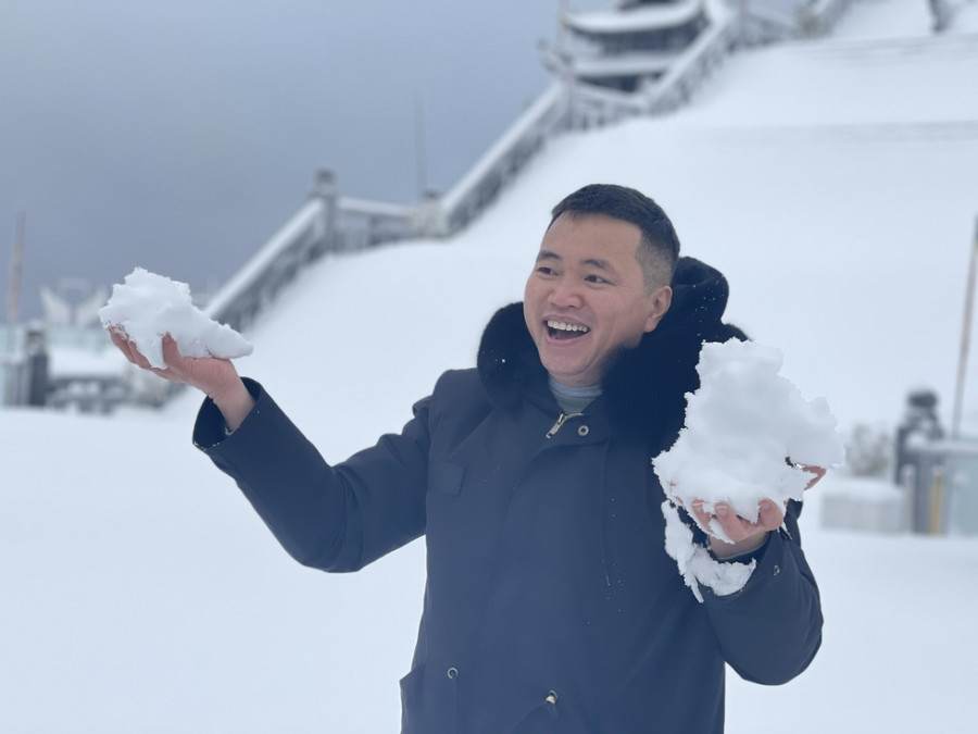Tuyết rơi dày hơn nửa mét trên đỉnh Fansipan - Ảnh 7.