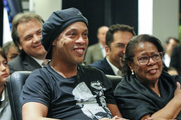 Mẹ Ronaldinho qua đời vì biến chứng COVID-19 - Ảnh 1.