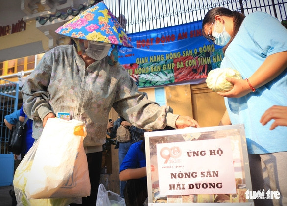 Người trẻ Sài Gòn thuê xe ra tận Hải Dương mua bắp cải về bán giá... 0 đồng - Ảnh 2.