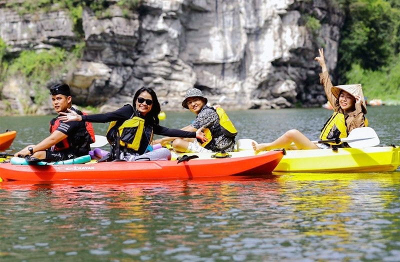 Chỉ 2 triệu bay hạng sang ở 5 sao, dân 'cuồng chân' tự lập hội đi chơi