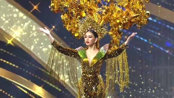 Miss Grand 2020: Ngọc Thảo nổi bật phần thi trang phục nặng gần 30 kg