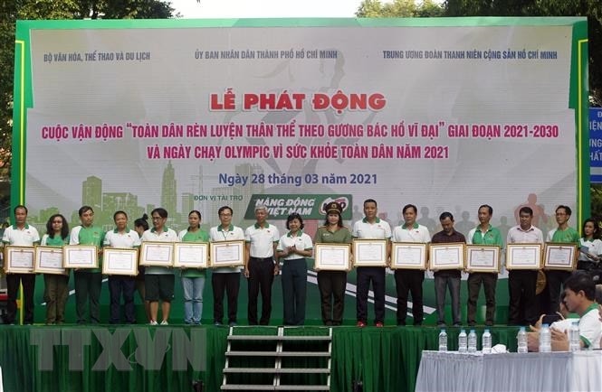 Phat dong toan dan ren luyen than the theo guong Bac Ho vi dai hinh anh 4