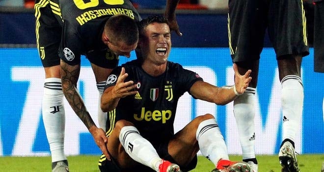 Ronaldo, Đội tuyển Bồ Đào Nha, Ronaldo tức giận, Ronaldo ném băng đội trưởng, Ronaldo mất kiềm chế, vòng loại World Cup 2022, Serbia vs Bồ Đào Nha, Cristiano Ronaldo, CR7