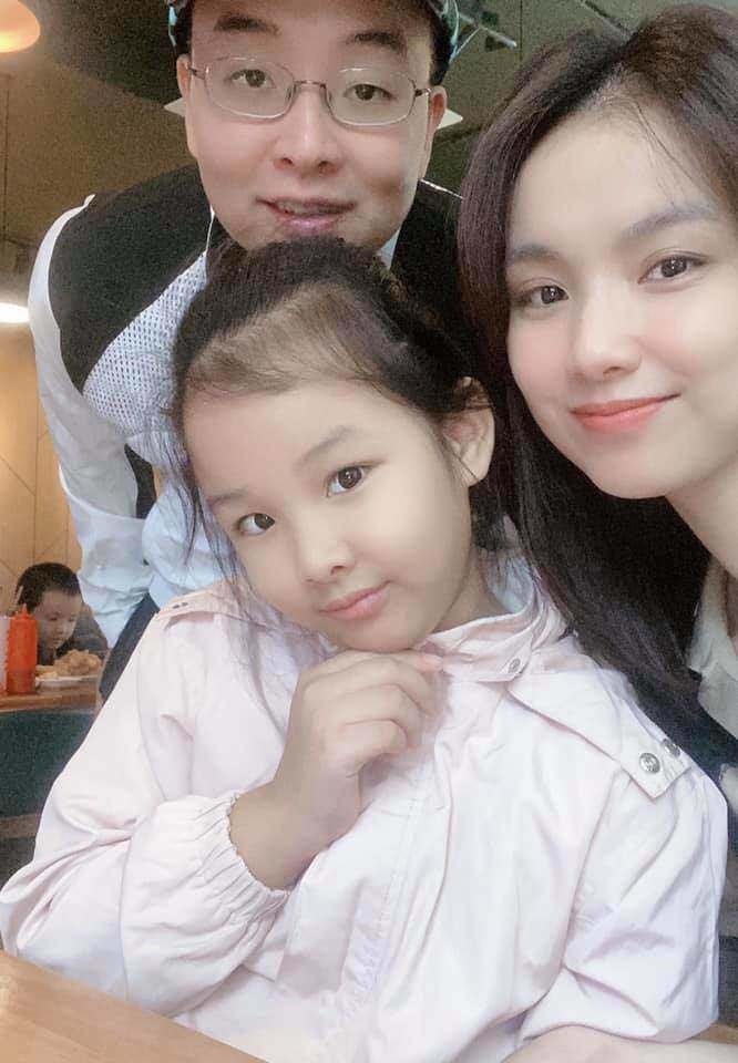 Ngỡ ngàng nhan sắc Hoa hậu Thùy Lâm sau 11 năm ở ẩn - Ảnh 2.