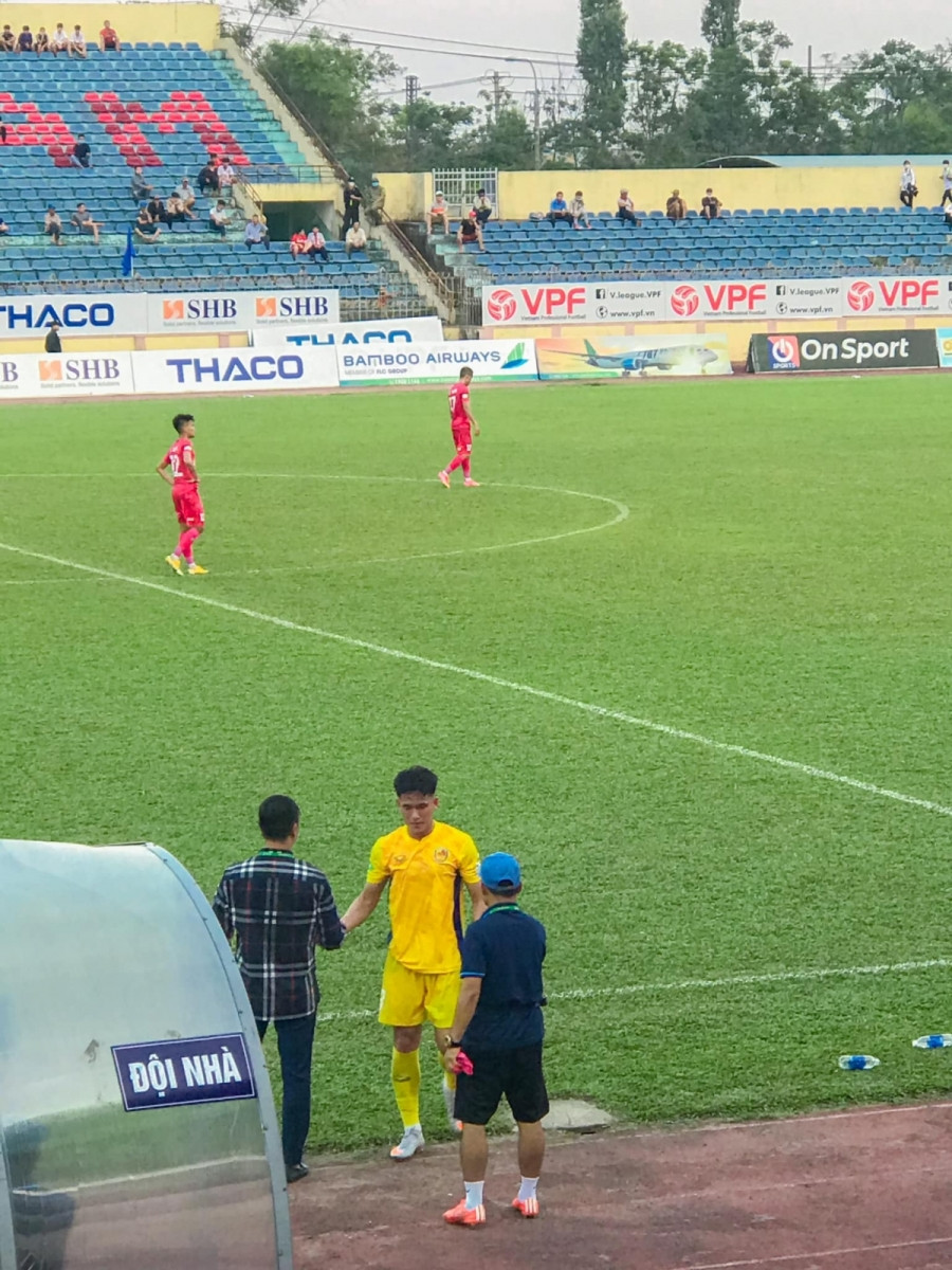 Huỳnh Tấn Sinh bị truất quyền thi đấu. (Ảnh: Quảng Nam FC)