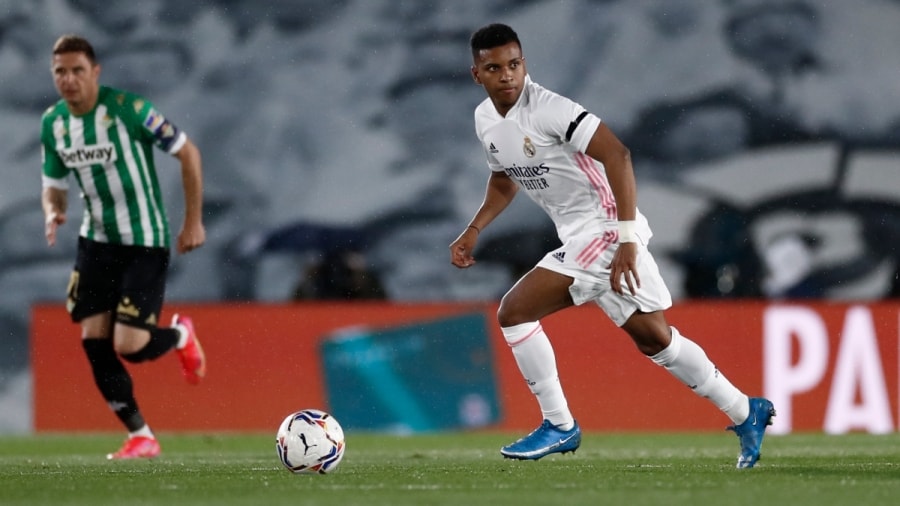 Rodrygo vô tình trở thành chủ nhân tình huống nguy hiểm nhất mà Real Madrid tạo ra ở trận này. (Ảnh: Getty)