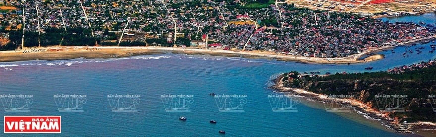 Photographer depicts beauty of Vietnam’s sea, islands hinh anh 9