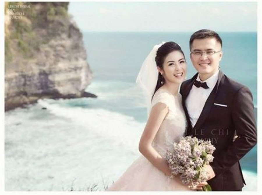 Hoa hậu Ngọc Hân và chồng tương lai tổ chức lễ dạm ngõ vào tháng 11/2019. Cả hai cũng đã chụp ảnh cưới và dự kiến tổ chức hôn lễ vào tháng 3/2020, nhưng dịch COVID-19 bùng phát khiến họ phải hoãn.