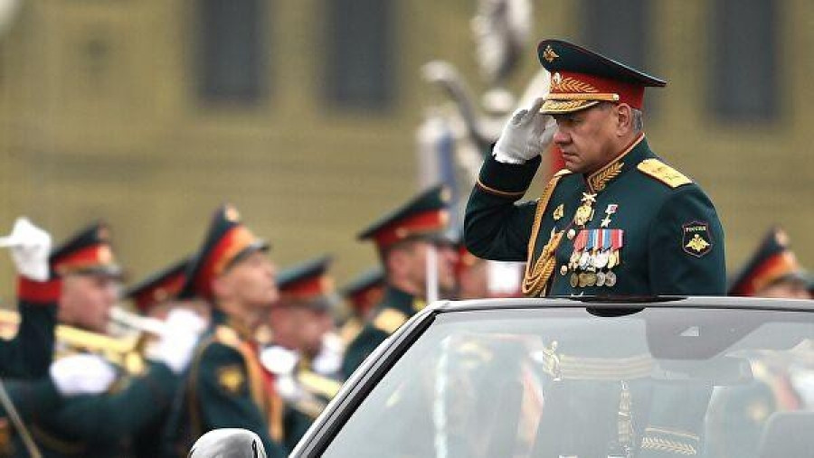 Bộ trưởng Bộ Quốc phòng, Đại tướng Sergei Shoigu thực hiện các nghi thức mở đầu. Ảnh: RIA Novosti