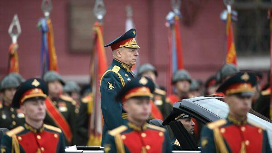 Tổng Tư lệnh Lực lượng Lục quân, Đại tướng Oleg Salyukov thực hiện nghi thức mở đầu. Ảnh: RIA Novosti
