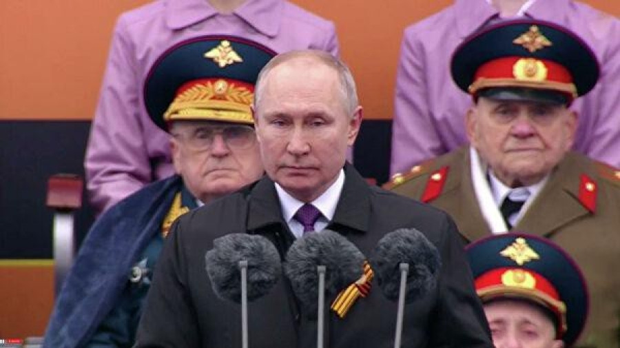 Tổng thống Putin cùng tất cả người dân Nga có mặt tại Quảng trường Đỏ dành 1 phút mặc niệm những người đã ngã xuống vì cuộc chiến tranh Vệ quốc vĩ đại. Ảnh: RIA Novosti