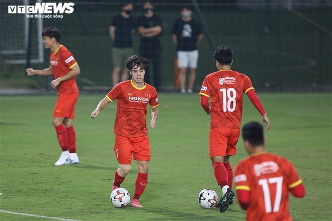 Tuyển Việt Nam nối lại giấc mơ World Cup: HLV Park Hang Seo mừng ít, lo nhiều - 3
