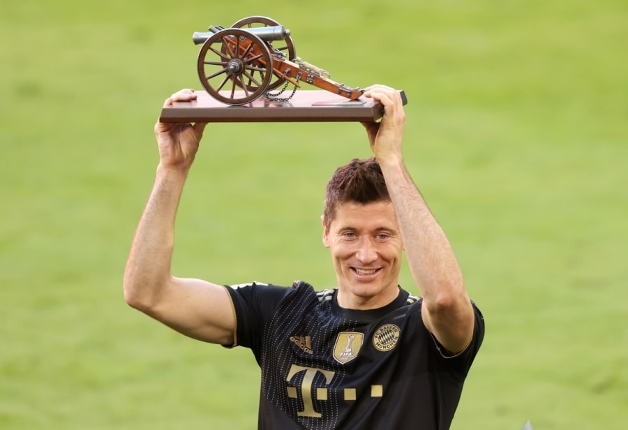 Lewandowski gần như chắc chắn là chủ nhân của Chiếc giày vàng châu Âu 2021. (Ảnh: Reuters). 