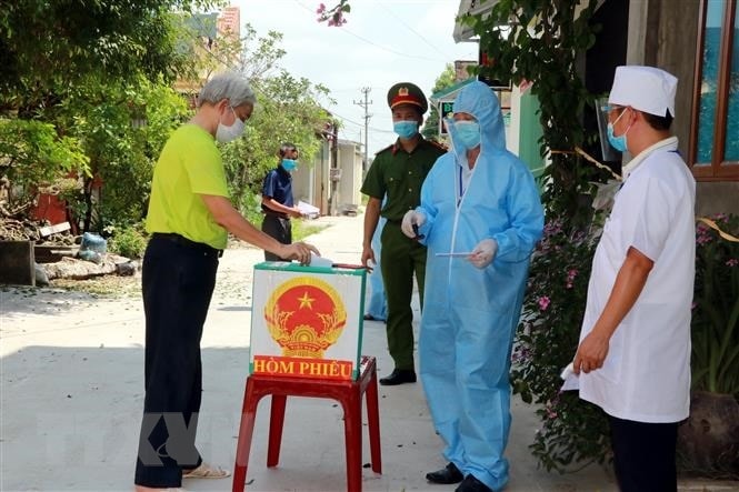 Tinh den 17 gio 30 phut, 95,65% cu tri ca nuoc da di bau cu hinh anh 2